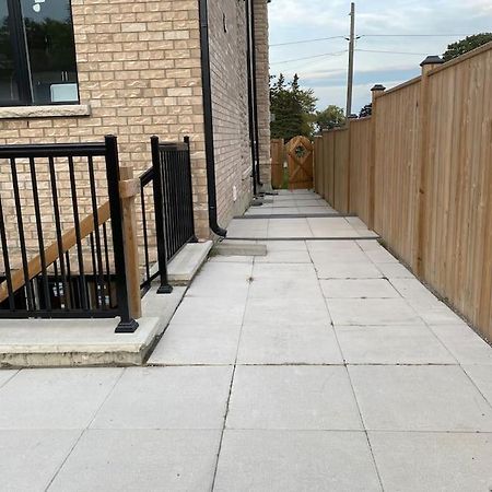 Beautiful Walk Out Basement Apartment In Pickering Near Beach 外观 照片