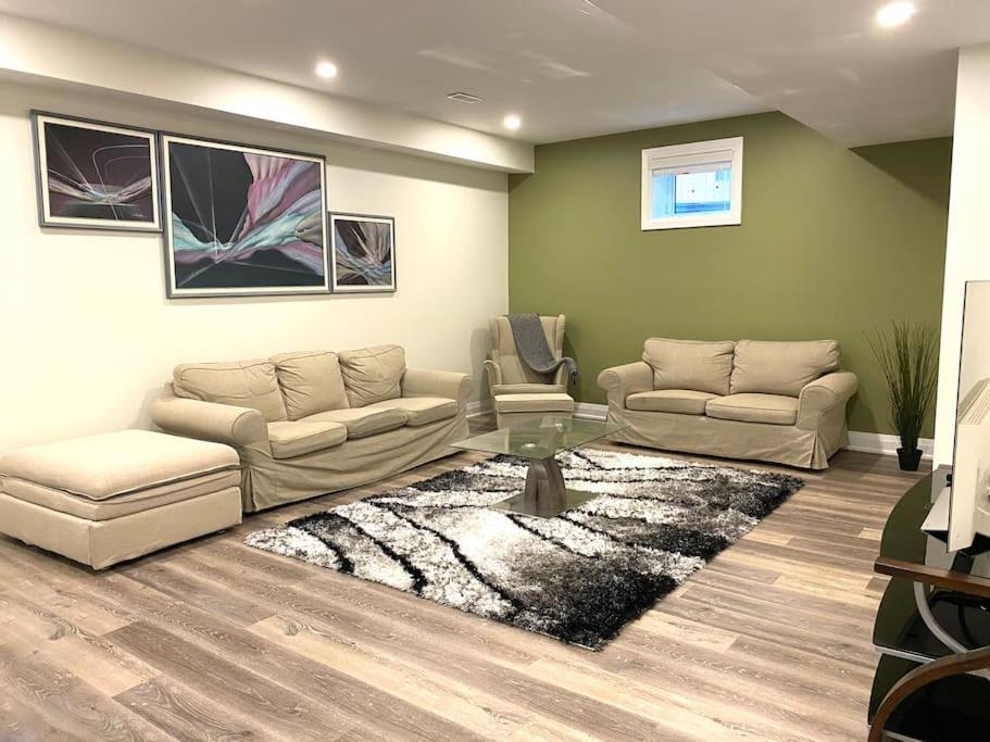 Beautiful Walk Out Basement Apartment In Pickering Near Beach 外观 照片