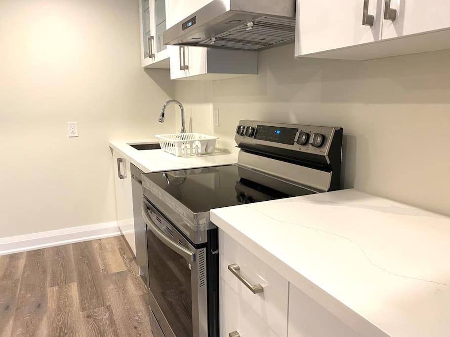 Beautiful Walk Out Basement Apartment In Pickering Near Beach 外观 照片